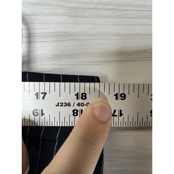 Roz & Ali Pants Womens 16 Black Pinstripe Wide Leg Dress Trousers Stretch Work - Picture 3 of 10